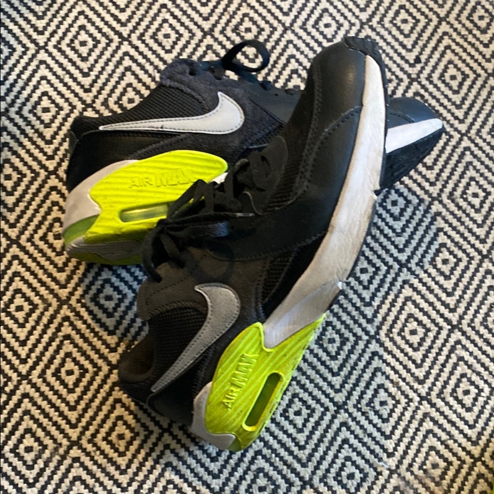 Nike Kids Black and Neon Green Sneakers